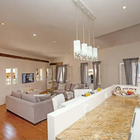 Guilford Loft 아파트 *